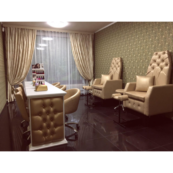 Маникюрный стол с каретной стяжкой Dalli